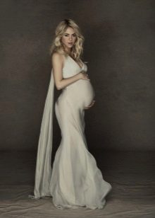 Fotografska fotografija trudnice u haljini