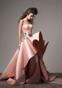 Persikų suknelė su pilnu sijonu