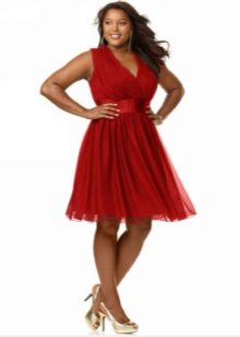 Червена рокля с висока талия за наднормено тегло