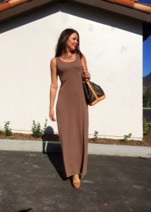 Чанта и обувки с шоколадова рокля