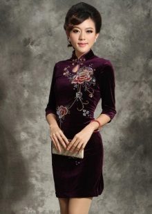 Čínske šaty s rukávmi