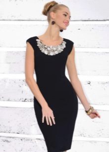 Διακόσμηση για ένα φόρεμα με το στυλ του Chanel