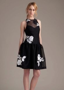 Kort blommig klänning