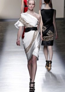 Ελληνικό στυλ φόρεμα με μανίκι