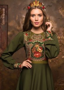 Блатна рокля в руски стил с кокошник