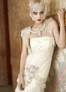 Gatsby tarzı elbise için parlak makyaj