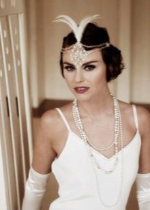 The right makeup for a gatsby dress