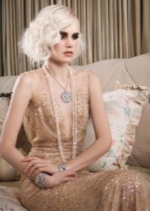 Blond hairstyle for gatsby style dress