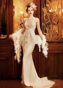 Pelzschal-Kleid im Gatsby-Stil