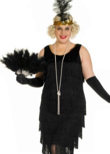 Juodos „Gatsby“ stiliaus suknelės pliusas
