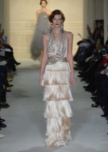 Langes Kleid im Gatsby-Stil mit Steinen und Fransen