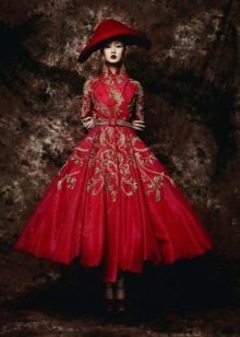 Червена ориенталска рокля