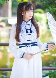 Hvid kjole i orientalsk stil