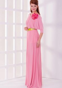 Rosa kjole med flaggermusermet