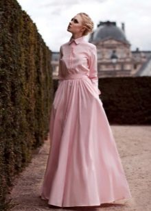 růžové podlahové šaty s dlouhým rukávem