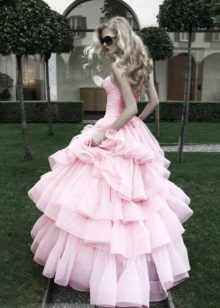 Розова рокля с пълна пола