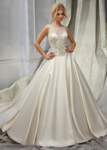 فستان زفاف من الدانتيل الحريري