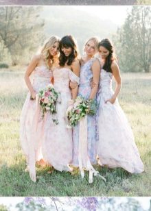 Ziedu apdrukas līgavas māsa kleitas - 3 iespējas
