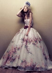 Belle robe de mariée à imprimé floral