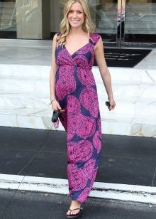 A long summer dress in the floor for pregnant women and shoes for her