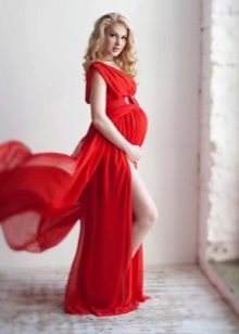 فستان أحمر طويل للحمل