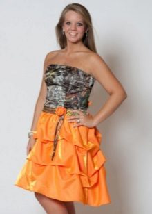 Kamufliažo suknelė su oranžiniu sijonu