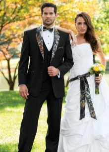 Maskovací svatební šaty