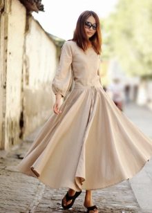 Smėlio spalvos ilga lininė suknelė