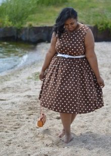 Ruskea Polka Dot A-Line mekko rasvoille naisille