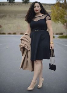Crna uredska haljina za višak kilograma