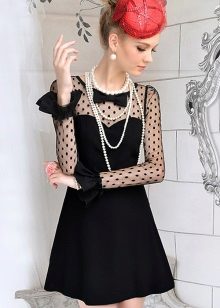 Черна рокля A-line с перли