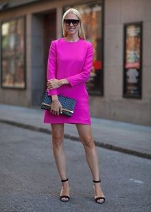 Розова рокля с линия