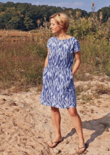 فستان أساسي مع صورة ظلية تشبه A