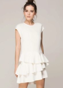 Бяла рокля с вълнести поли