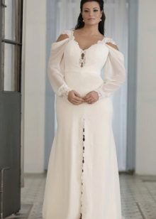 Красива бяла дълга рокля за наднормено тегло