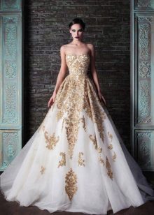 A linijos baroko vestuvinė suknelė