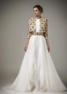 Барокова сватбена рокля със златен колан