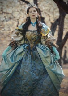 Modré barokové šaty
