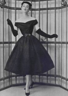 Christian Dior - Nouvelle robe avec nœud à l'encolure