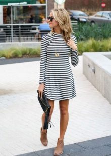 Short casual dress with long sleeves