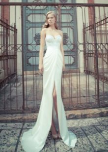 Vestuvinė suknelė su aukštu pjūviu