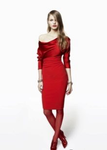 Червена плетена рокля къса