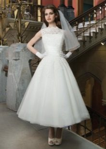 Koronkowa i tiulowa suknia ślubna z lat 60