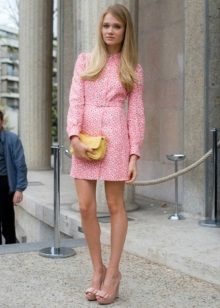 Robe courte rose des années 60