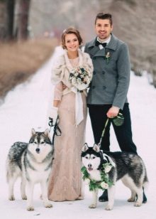 Зимна рокля сватбено бежово