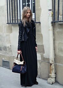 حقيبة لفستان أسود طويل