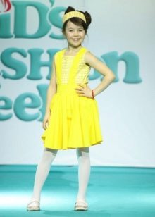 Dzeltena kleita meitenēm 6-8 gadu vecumā