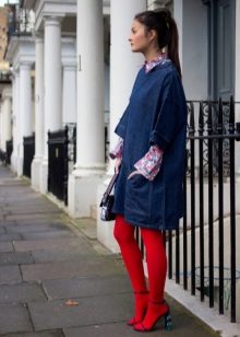 Red tights to a blue dress