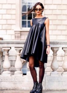 Μαύρες καλσόν για δερμάτινο φόρεμα
