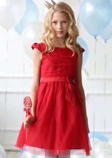Елегантна рокля за момичето червено